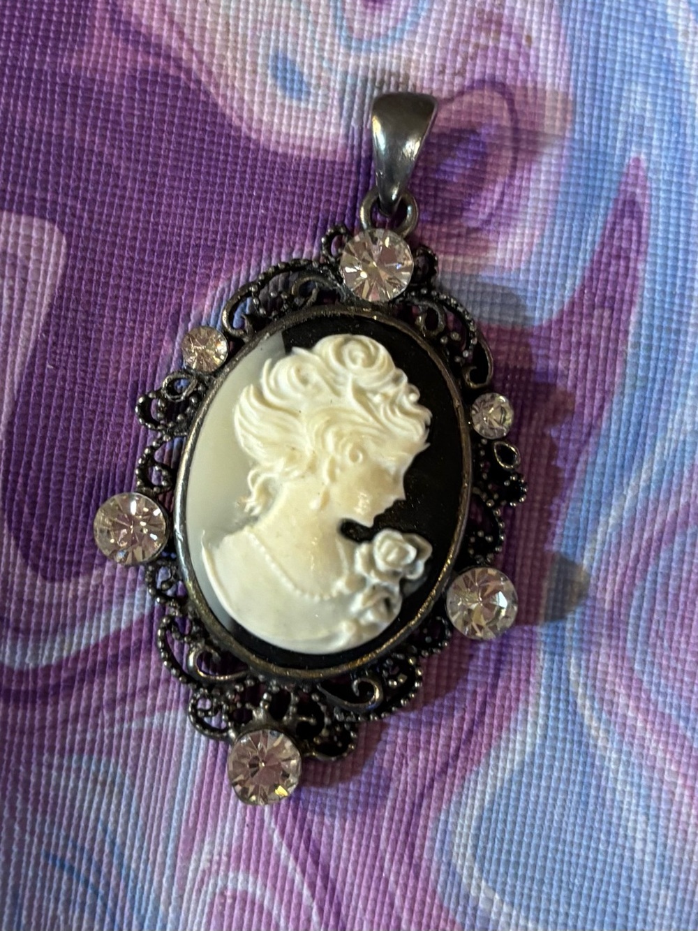 Vintage-Inspired Black and White Cameo Pendant Necklace
